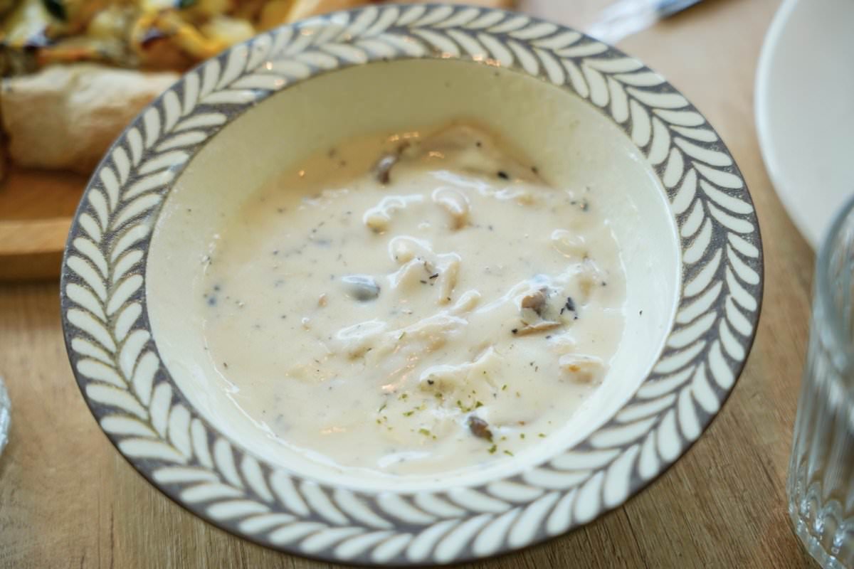 桃園咖啡廳推薦【The畔cafe&dining】龍潭大池旁超美餐廳，絕美場景好拍照，餐點擺盤美又好吃！