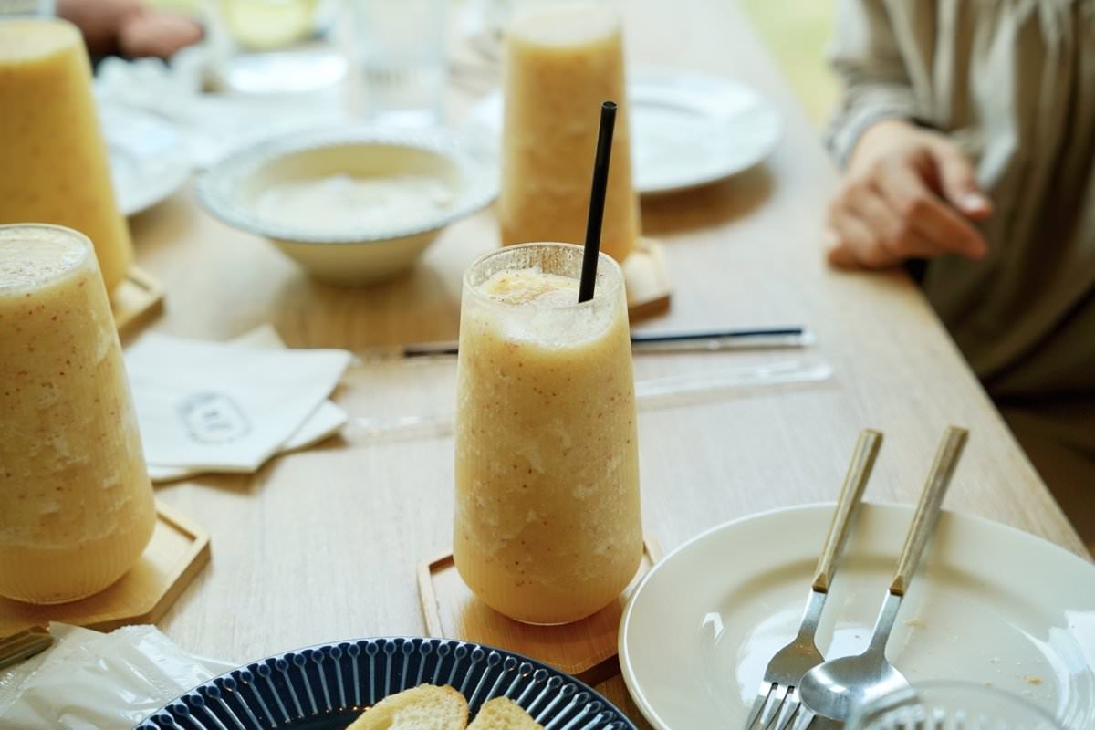 桃園咖啡廳推薦【The畔cafe&dining】龍潭大池旁超美餐廳，絕美場景好拍照，餐點擺盤美又好吃！