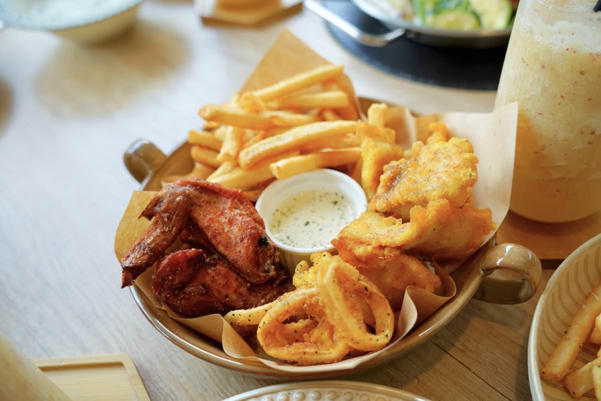 桃園咖啡廳推薦【The畔cafe&dining】龍潭大池旁超美餐廳，絕美場景好拍照，餐點擺盤美又好吃！