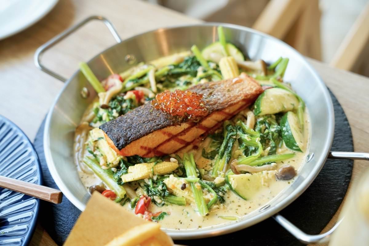 桃園咖啡廳推薦【The畔cafe&dining】龍潭大池旁超美餐廳，絕美場景好拍照，餐點擺盤美又好吃！