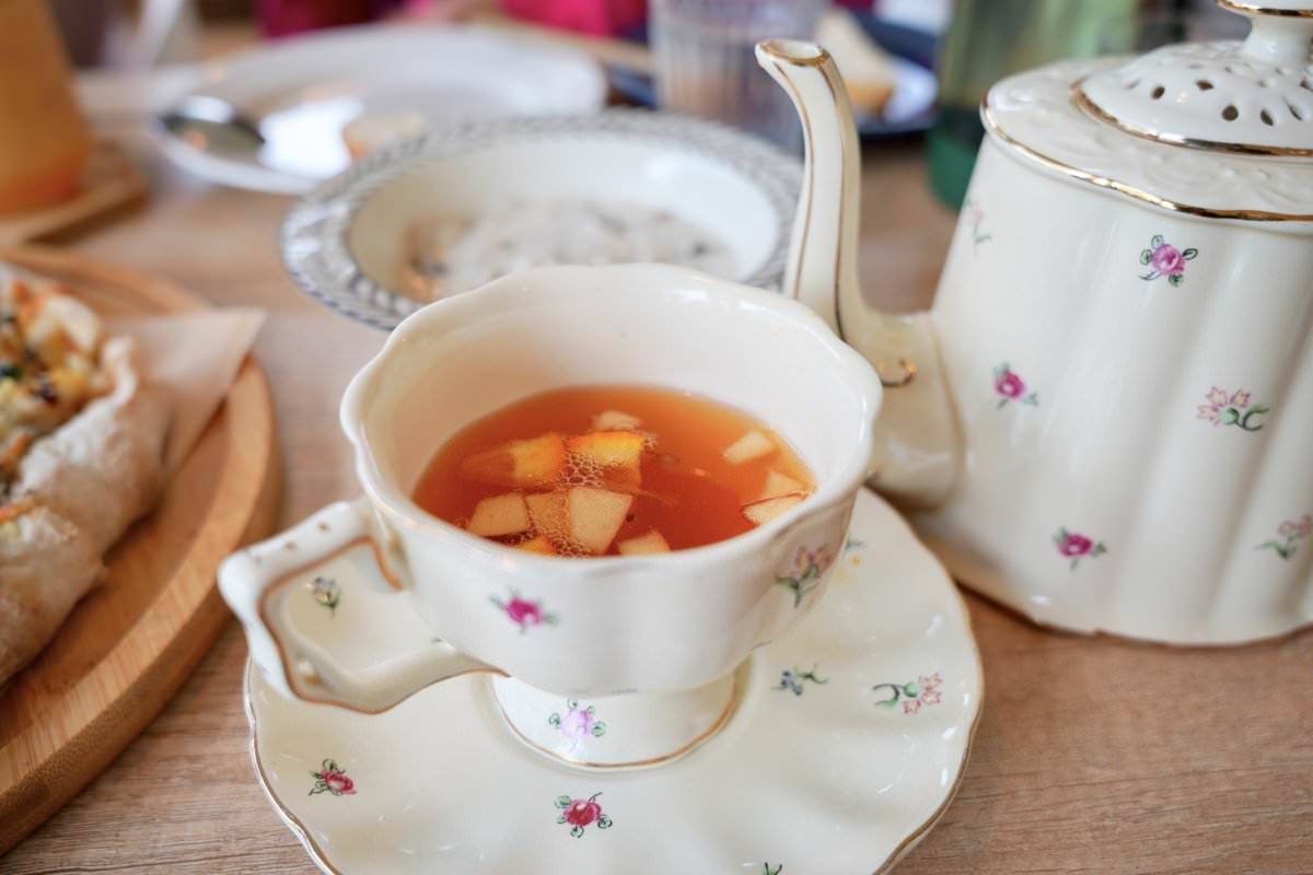 桃園咖啡廳推薦【The畔cafe&dining】龍潭大池旁超美餐廳，絕美場景好拍照，餐點擺盤美又好吃！