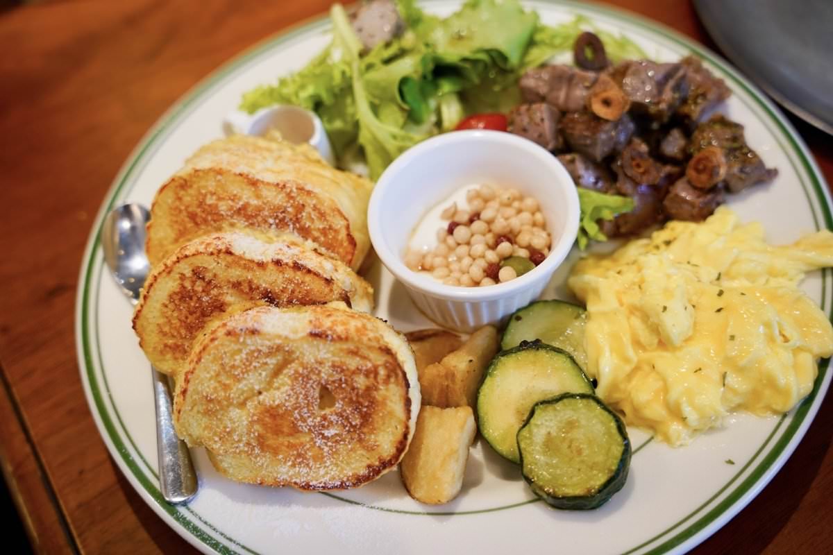 【中壢咖啡廳推薦】時常咖啡 Often Coffee。隱藏巷弄間英式風格咖啡館，木造旋轉大門超吸睛！中壢早午餐推薦