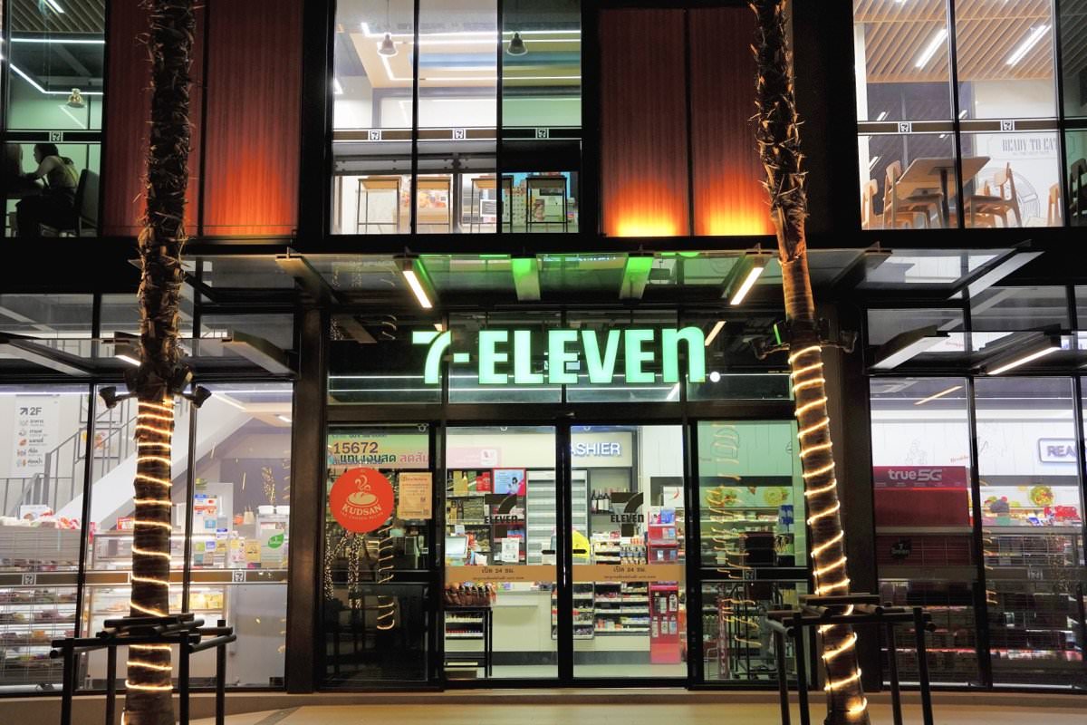 【曼谷飯店推薦】曼谷新浩中央酒店 Sindhorn Midtown Hotel Bangkok｜BTS Chit Lom大空間房型、無邊際泳池、高空酒吧曼谷飯店推薦！