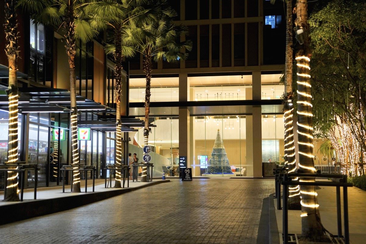 【曼谷飯店推薦】曼谷新浩中央酒店 Sindhorn Midtown Hotel Bangkok｜BTS Chit Lom大空間房型、無邊際泳池、高空酒吧曼谷飯店推薦！