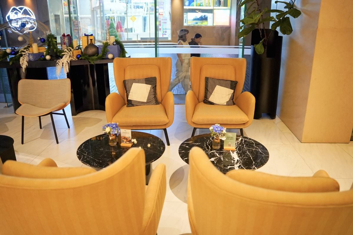 【曼谷飯店推薦】曼谷新浩中央酒店 Sindhorn Midtown Hotel Bangkok｜BTS Chit Lom大空間房型、無邊際泳池、高空酒吧曼谷飯店推薦！