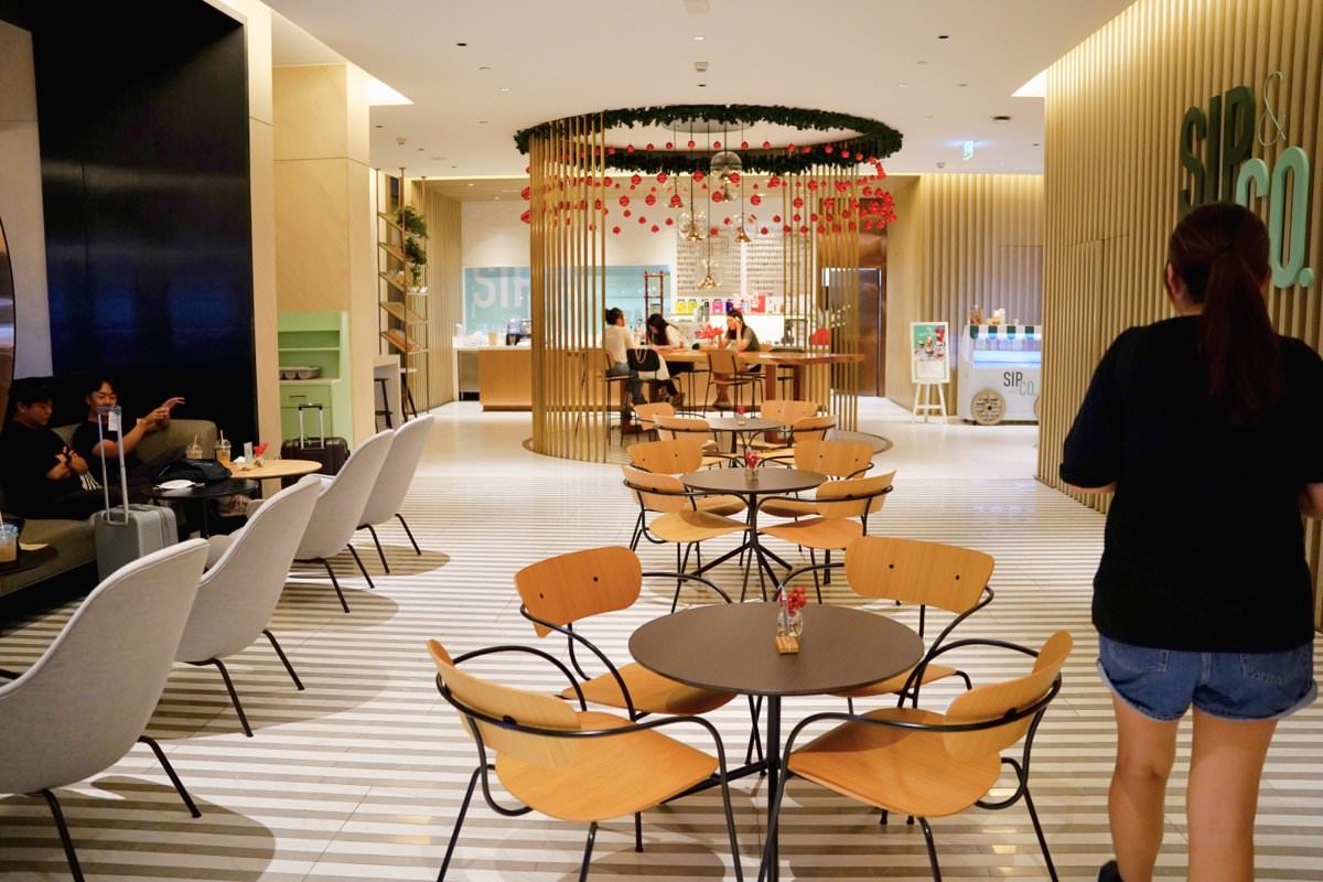 【曼谷飯店推薦】曼谷新浩中央酒店 Sindhorn Midtown Hotel Bangkok｜BTS Chit Lom大空間房型、無邊際泳池、高空酒吧曼谷飯店推薦！