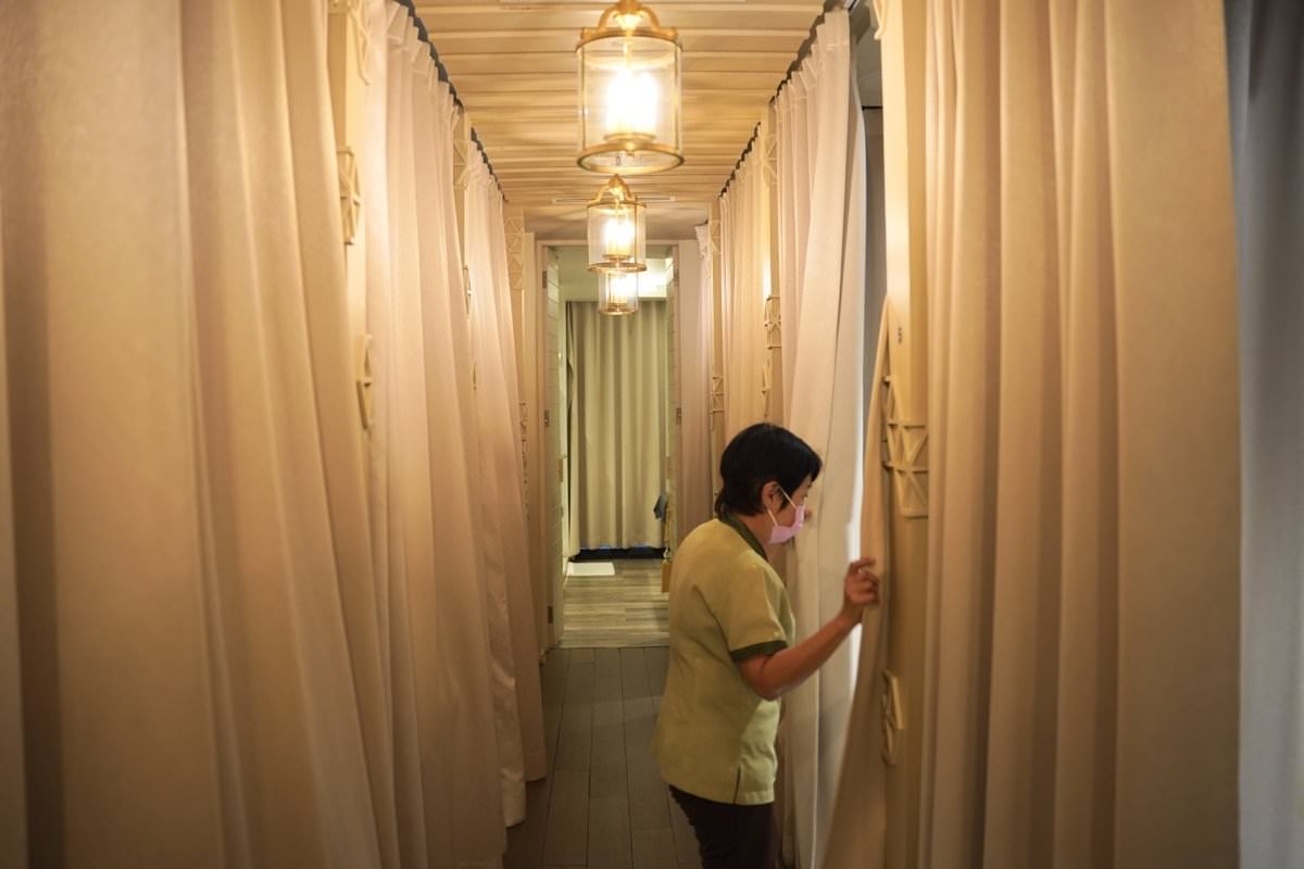 曼谷按摩推薦【De Rest SPA】超紓壓深層組織油按摩，BTS Chit lom站泰式按摩推薦