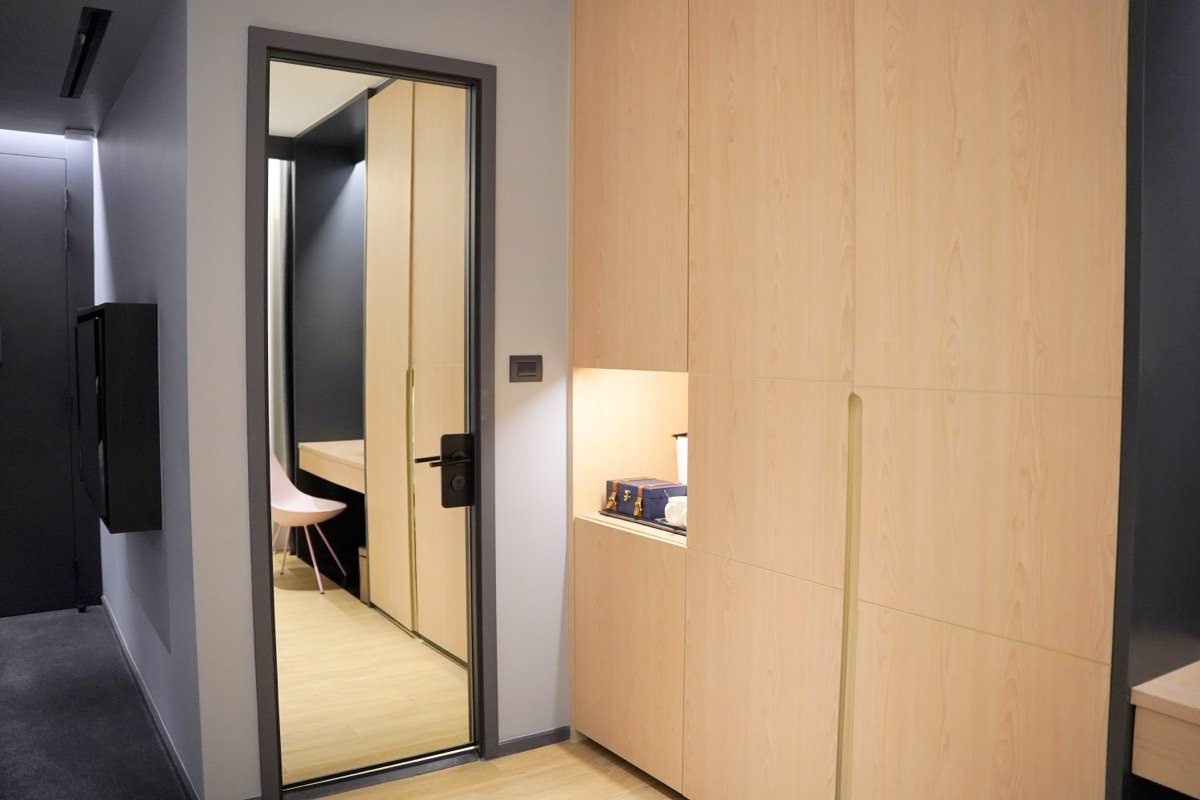 【曼谷飯店推薦】曼谷新浩中央酒店 Sindhorn Midtown Hotel Bangkok｜BTS Chit Lom大空間房型、無邊際泳池、高空酒吧曼谷飯店推薦！