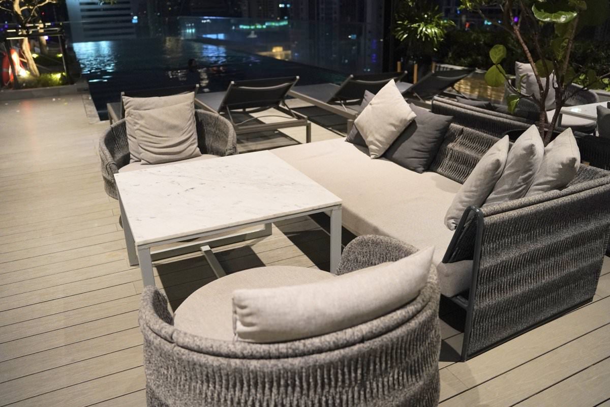 【曼谷飯店推薦】曼谷新浩中央酒店 Sindhorn Midtown Hotel Bangkok｜BTS Chit Lom大空間房型、無邊際泳池、高空酒吧曼谷飯店推薦！