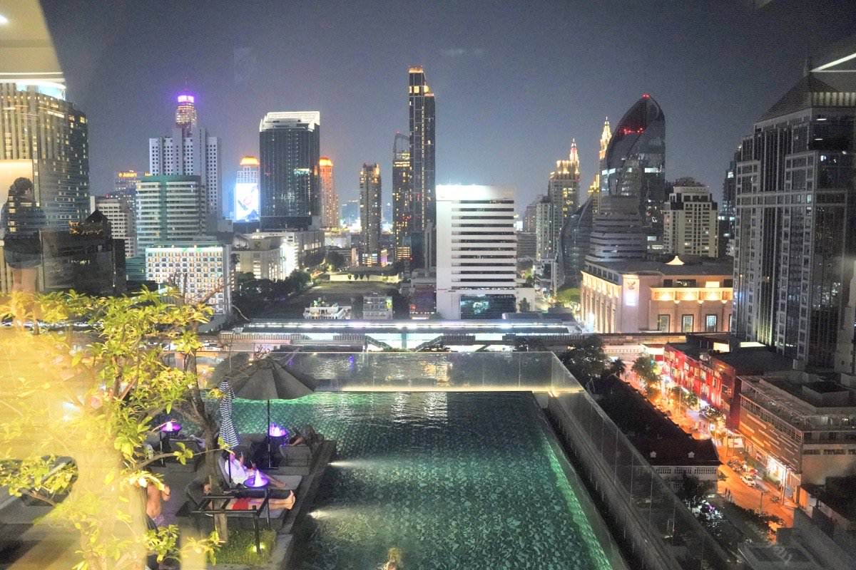 【曼谷飯店推薦】曼谷新浩中央酒店 Sindhorn Midtown Hotel Bangkok｜BTS Chit Lom大空間房型、無邊際泳池、高空酒吧曼谷飯店推薦！