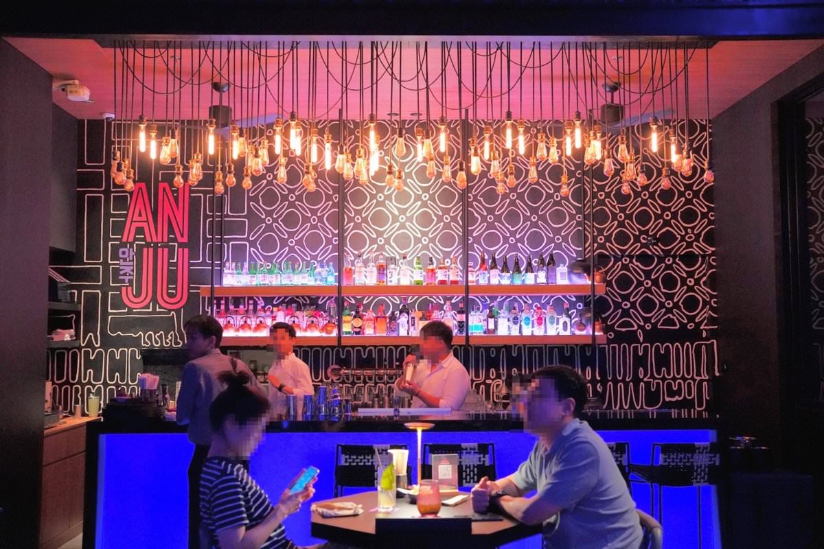 【曼谷飯店推薦】曼谷新浩中央酒店 Sindhorn Midtown Hotel Bangkok｜BTS Chit Lom大空間房型、無邊際泳池、高空酒吧曼谷飯店推薦！