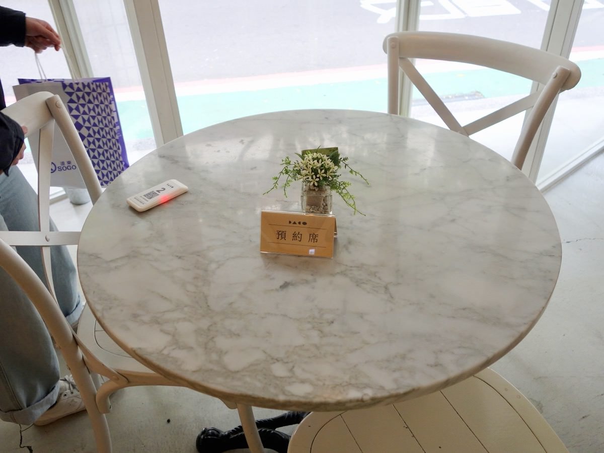 【台北不限時咖啡廳】CAFE RACO。超舒適大空間台北咖啡館推薦(捷運行天宮站/可訂位)