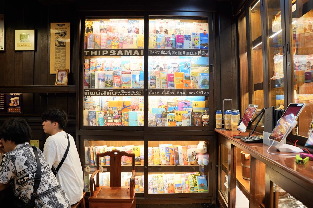 【曼谷美食推薦】THIPSAMAI Pad Thai鬼門炒河粉本店，漫步舊城區美味米其林必比登午餐享受～