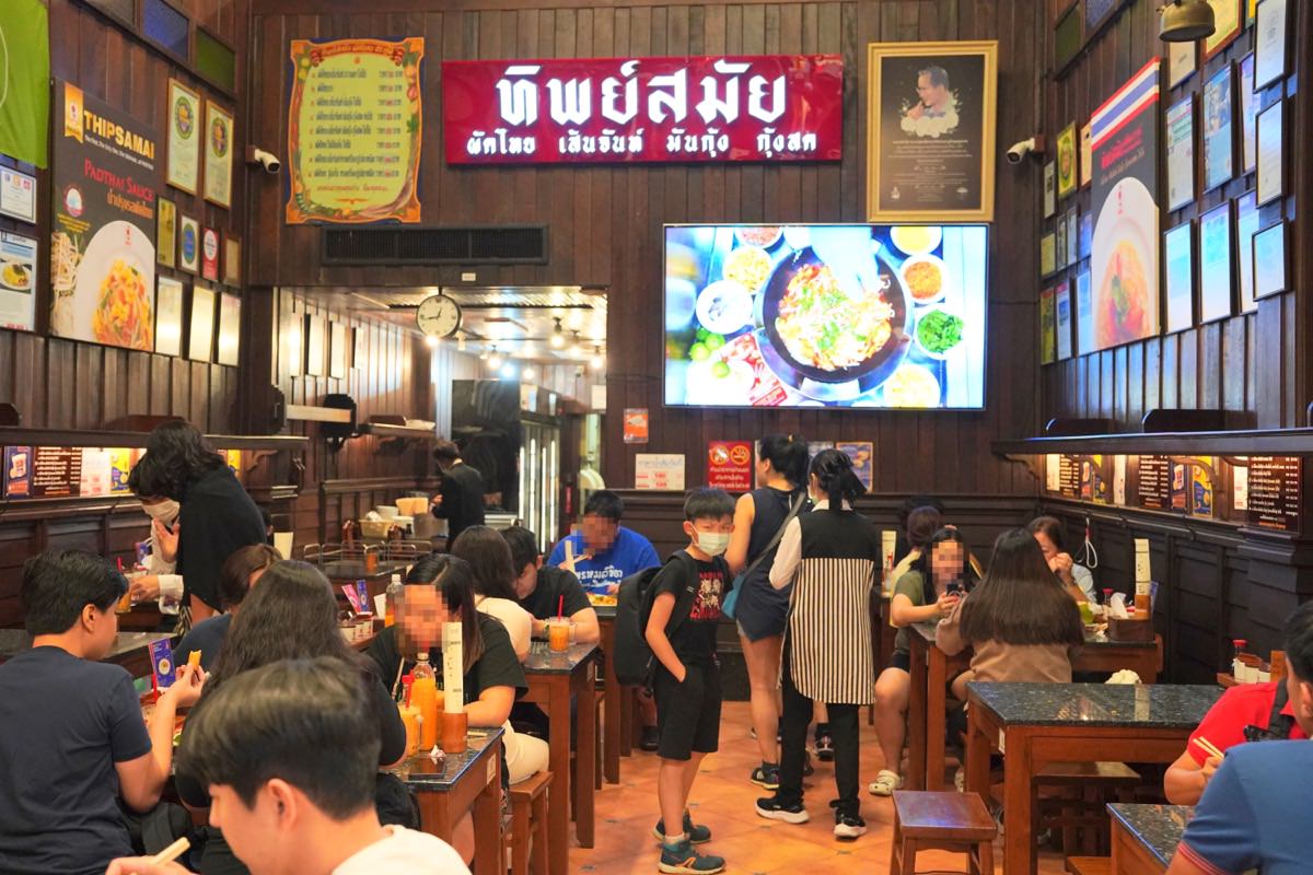 【曼谷美食推薦】THIPSAMAI Pad Thai鬼門炒河粉本店，漫步舊城區美味米其林必比登午餐享受～
