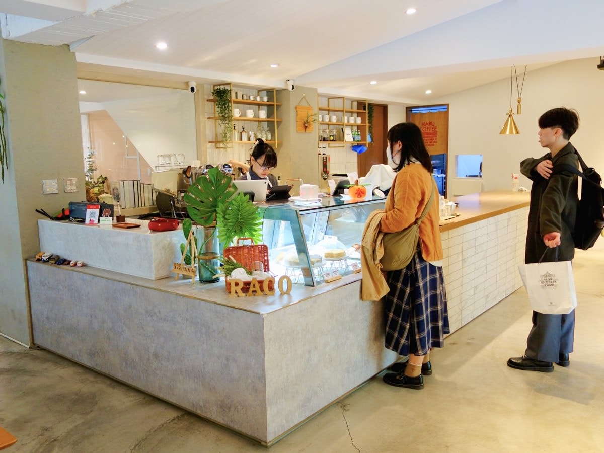 【台北不限時咖啡廳】CAFE RACO。超舒適大空間台北咖啡館推薦(捷運行天宮站/可訂位)