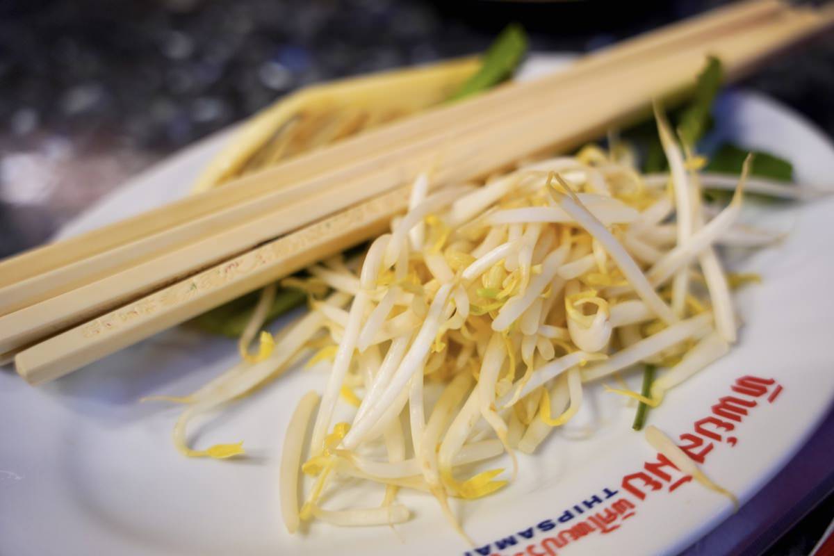 【曼谷美食推薦】THIPSAMAI Pad Thai鬼門炒河粉本店，漫步舊城區美味米其林必比登午餐享受～