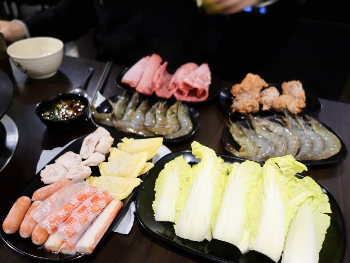 中壢火鍋推薦|嘉義老牌石頭火鍋(中壢店),爆炒味飄香湯頭好好喝~ - 第21張圖 中壢火鍋推薦|嘉義老牌石頭火鍋(中壢店),爆炒味飄香湯頭好好喝~