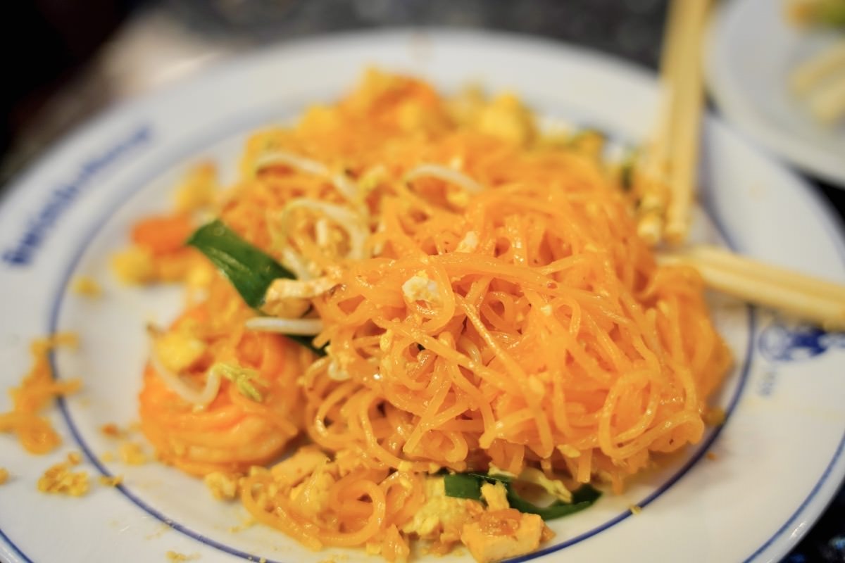 【曼谷美食推薦】THIPSAMAI Pad Thai鬼門炒河粉本店，漫步舊城區美味米其林必比登午餐享受～