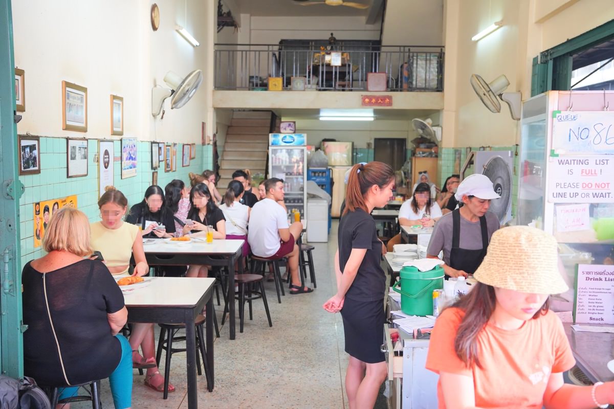 【曼谷美食推薦】THIPSAMAI Pad Thai鬼門炒河粉本店，漫步舊城區美味米其林必比登午餐享受～