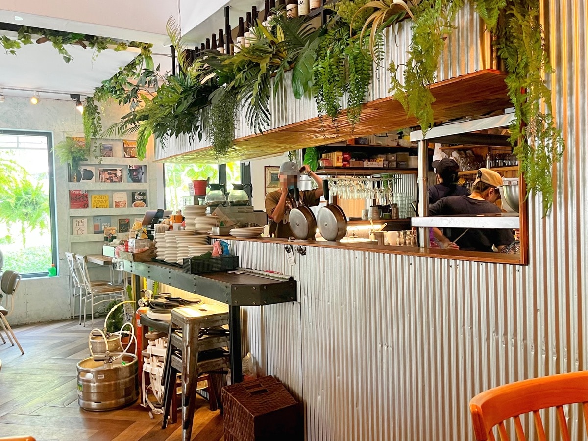 【台北美式餐廳】紐澳良小廚Nola Kitchen(信義象山店)・必點楓糖鬆餅炸雞、艾爾精釀啤酒買一送一！