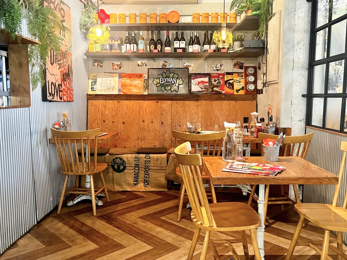 【台北美式餐廳】紐澳良小廚Nola Kitchen(信義象山店)・必點楓糖鬆餅炸雞、艾爾精釀啤酒買一送一！