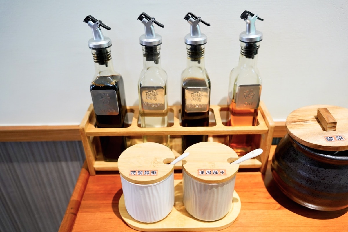 【中壢麵店推薦】尋味麵舖。中大壢中美味麵舖，必點超好吃椒麻皮蛋擔擔麵、老北京炸醬麵、牛肉麵！