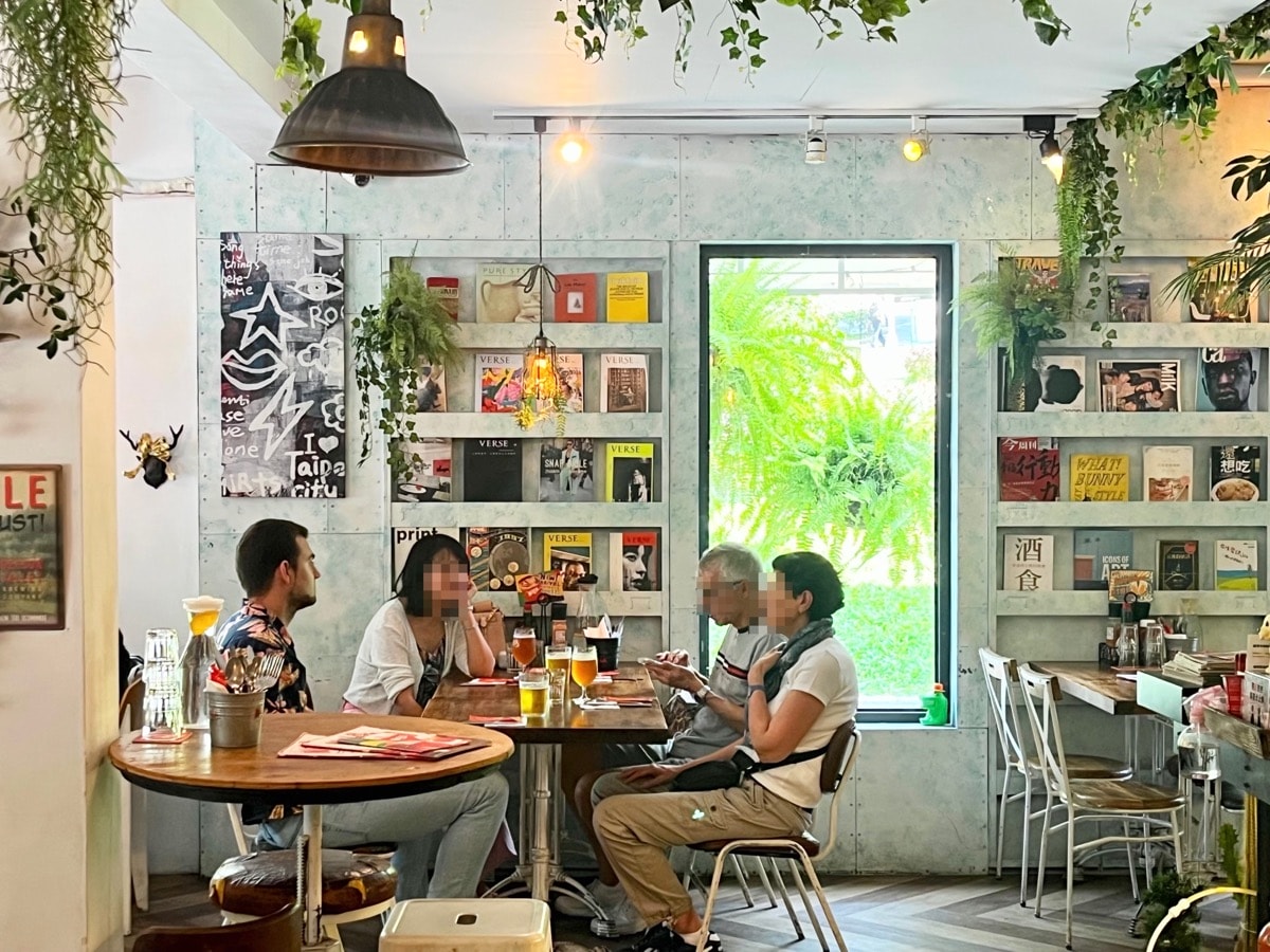 【台北美式餐廳】紐澳良小廚Nola Kitchen(信義象山店)・必點楓糖鬆餅炸雞、艾爾精釀啤酒買一送一！