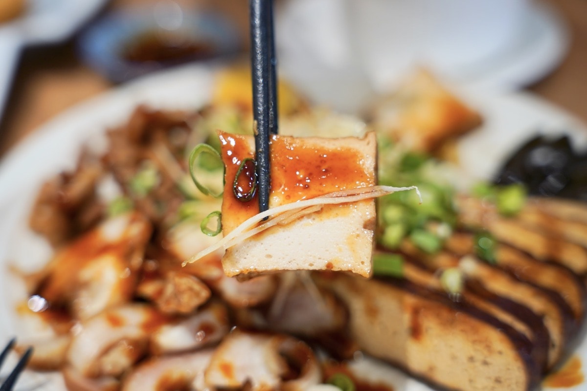 【中壢麵店推薦】尋味麵舖。中大壢中美味麵舖，必點超好吃椒麻皮蛋擔擔麵、老北京炸醬麵、牛肉麵！