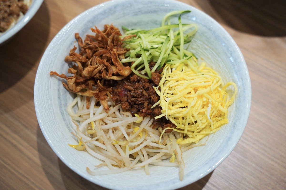 【中壢麵店推薦】尋味麵舖。中大壢中美味麵舖，必點超好吃椒麻皮蛋擔擔麵、老北京炸醬麵、牛肉麵！