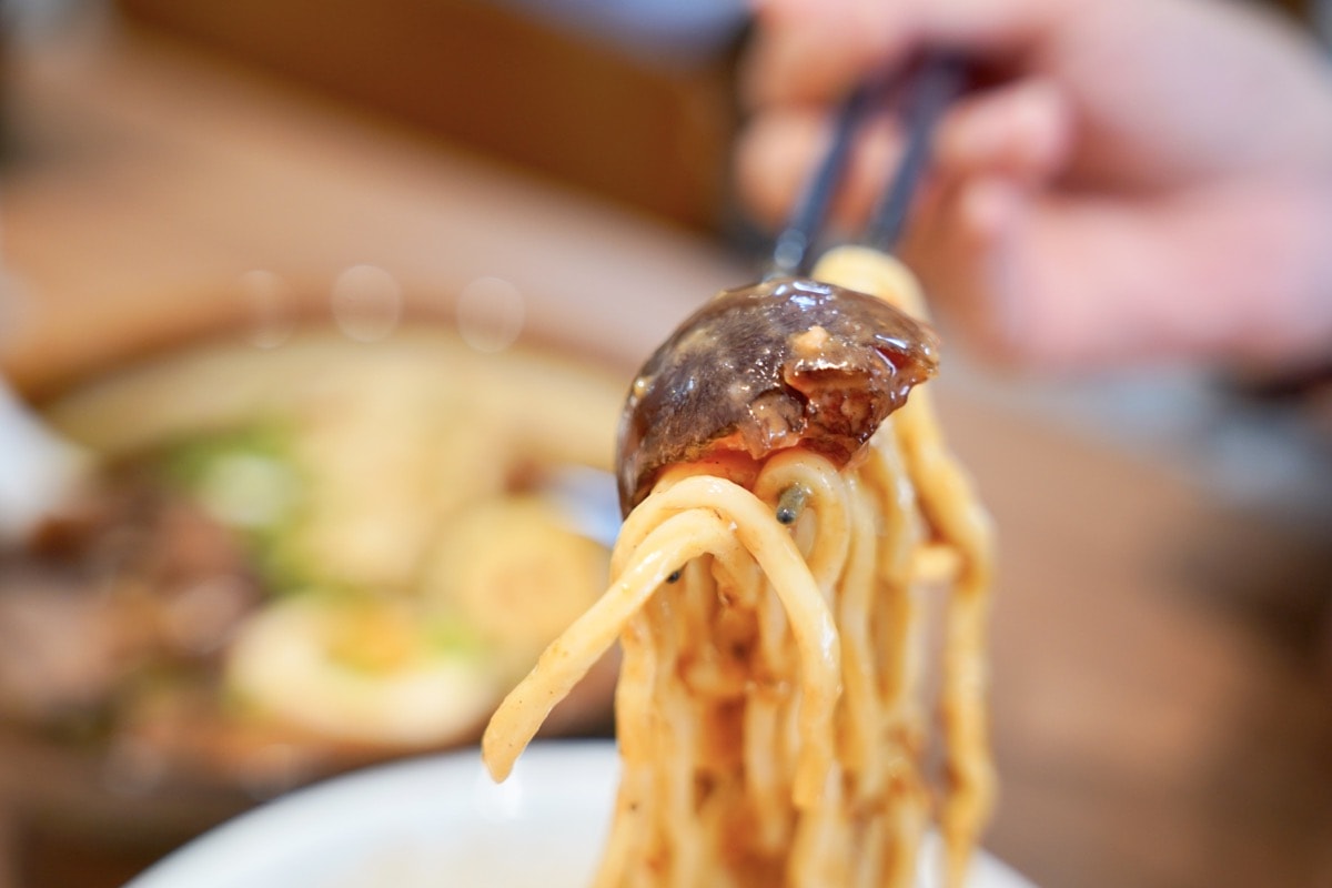 【中壢麵店推薦】尋味麵舖。中大壢中美味麵舖，必點超好吃椒麻皮蛋擔擔麵、老北京炸醬麵、牛肉麵！