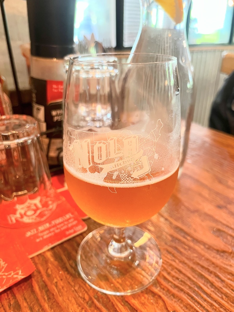 【台北美式餐廳】紐澳良小廚Nola Kitchen(信義象山店)・必點楓糖鬆餅炸雞、艾爾精釀啤酒買一送一！