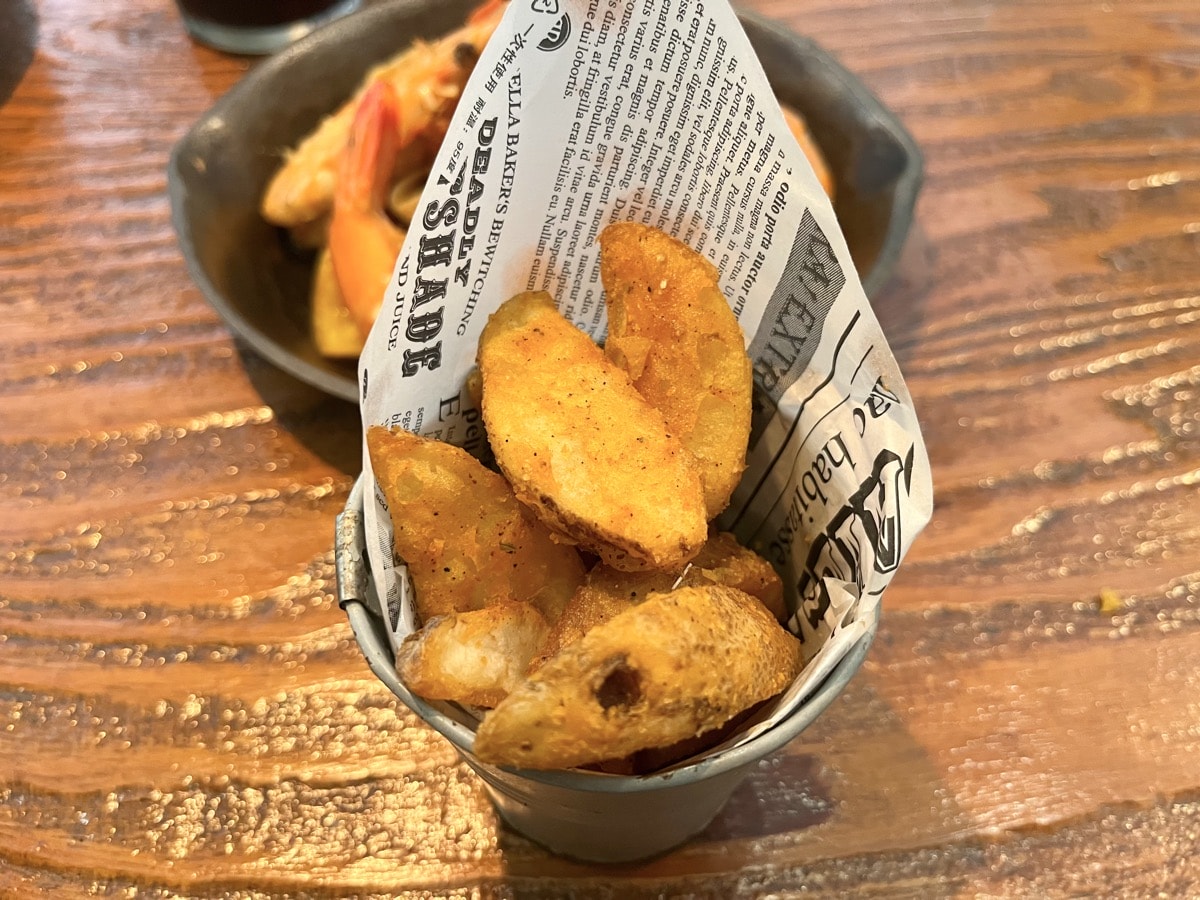 【台北美式餐廳】紐澳良小廚Nola Kitchen(信義象山店)・必點楓糖鬆餅炸雞、艾爾精釀啤酒買一送一！