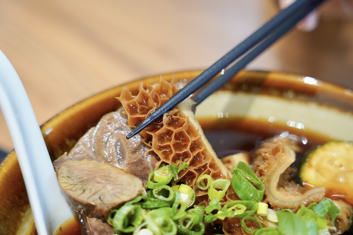 【中壢麵店推薦】尋味麵舖。中大壢中美味麵舖，必點超好吃椒麻皮蛋擔擔麵、老北京炸醬麵、牛肉麵！