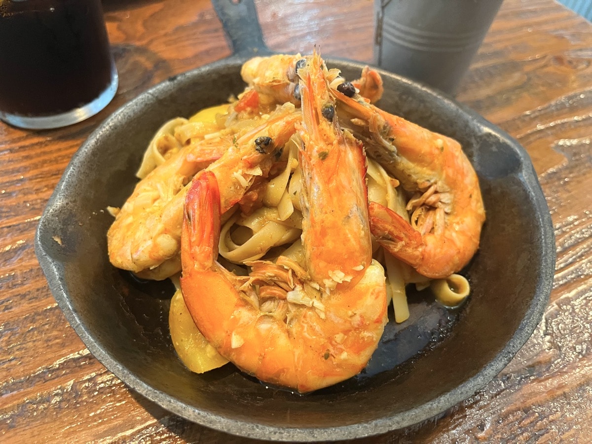 【台北美式餐廳】紐澳良小廚Nola Kitchen(信義象山店)・必點楓糖鬆餅炸雞、艾爾精釀啤酒買一送一！