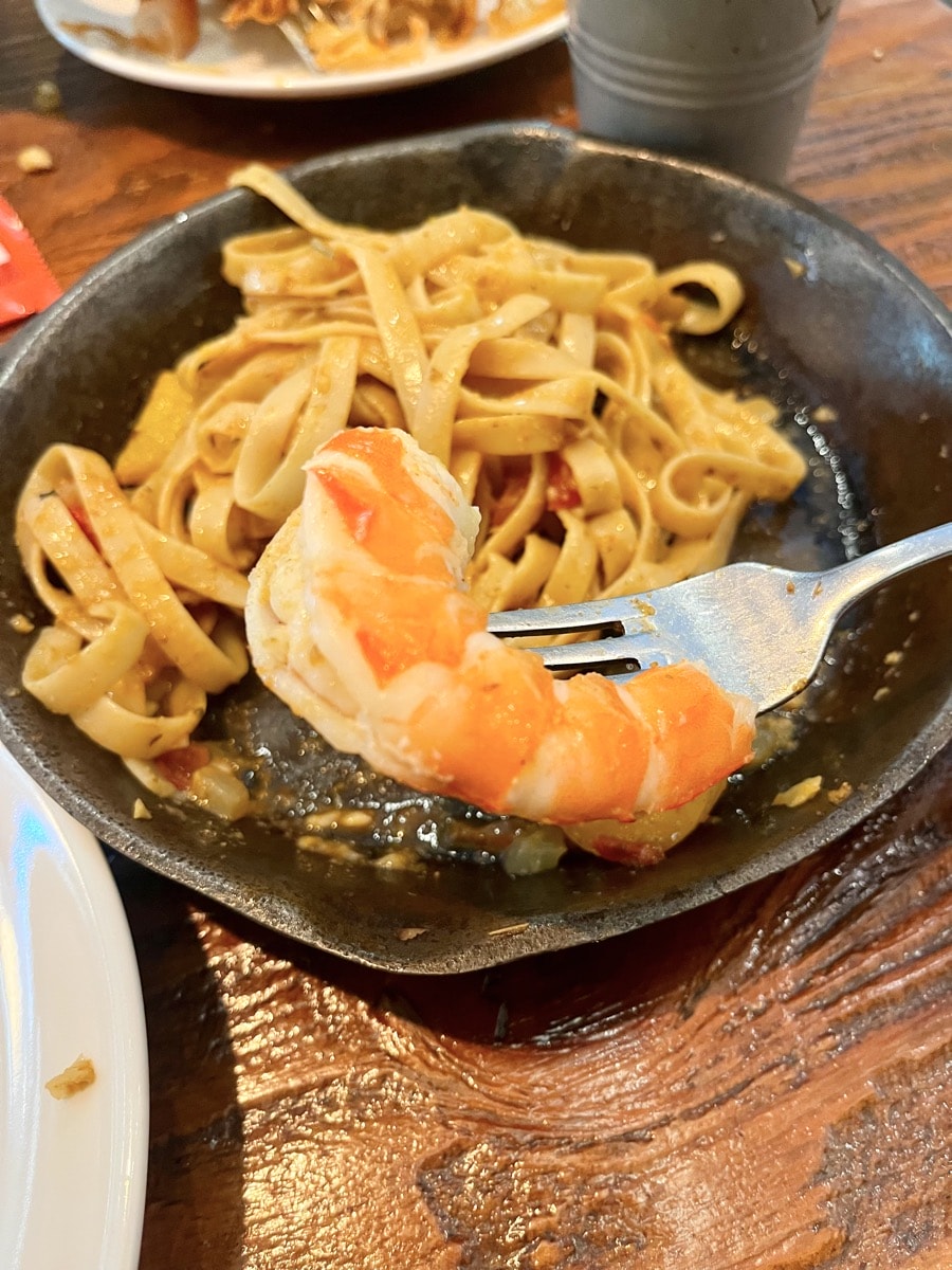 【台北美式餐廳】紐澳良小廚Nola Kitchen(信義象山店)・必點楓糖鬆餅炸雞、艾爾精釀啤酒買一送一！