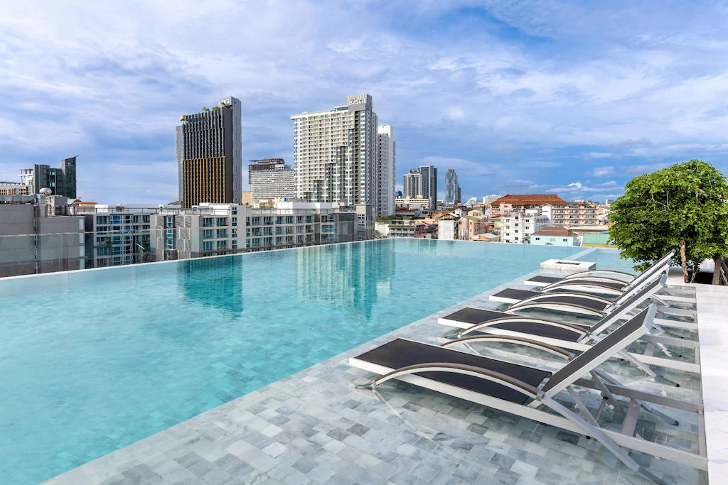 Amethyst Hotel Pattaya swimming pool