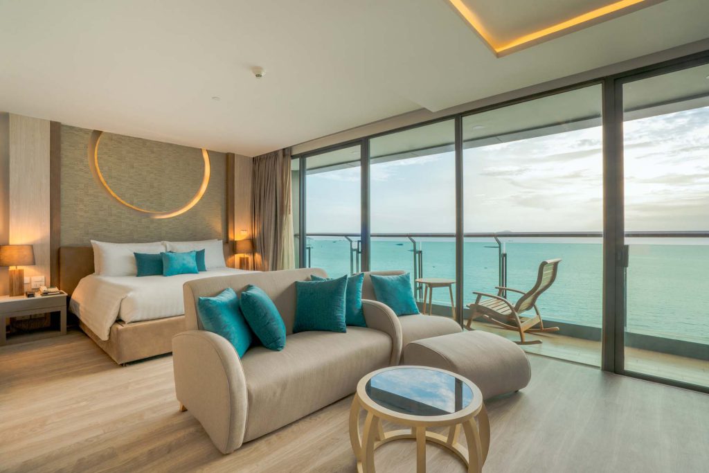 【2025芭達雅親子飯店推薦】精選10間度假海景飯店 泳池滑水道、人造浪、兒童遊戲室全家輕鬆玩！