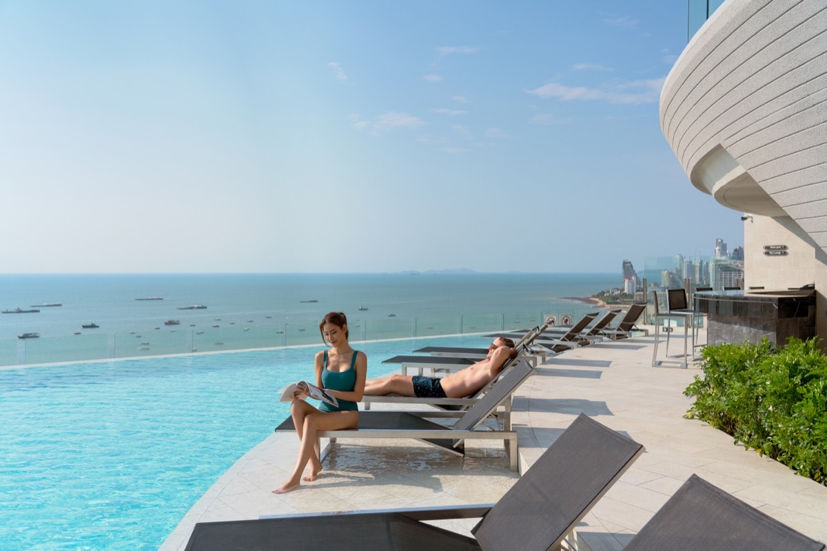 【2025芭達雅親子飯店推薦】精選10間度假海景飯店 泳池滑水道、人造浪、兒童遊戲室全家輕鬆玩！