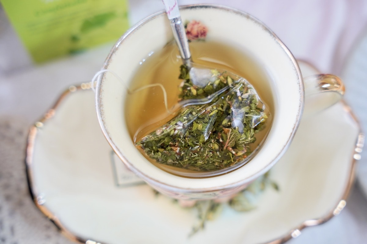 無咖啡因茶飲推薦【B&G 德國農莊】養生草本茶，好喝零負擔的晚安花茶、冰釀蘋果茶、舒福茶