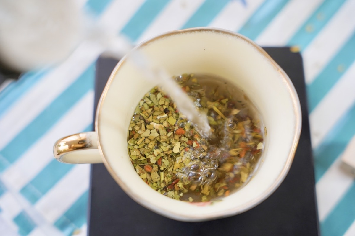 無咖啡因茶飲推薦【B&G 德國農莊】養生草本茶，好喝零負擔的晚安花茶、冰釀蘋果茶、舒福茶