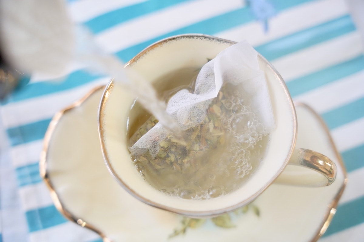 無咖啡因茶飲推薦【B&G 德國農莊】養生草本茶，好喝零負擔的晚安花茶、冰釀蘋果茶、舒福茶