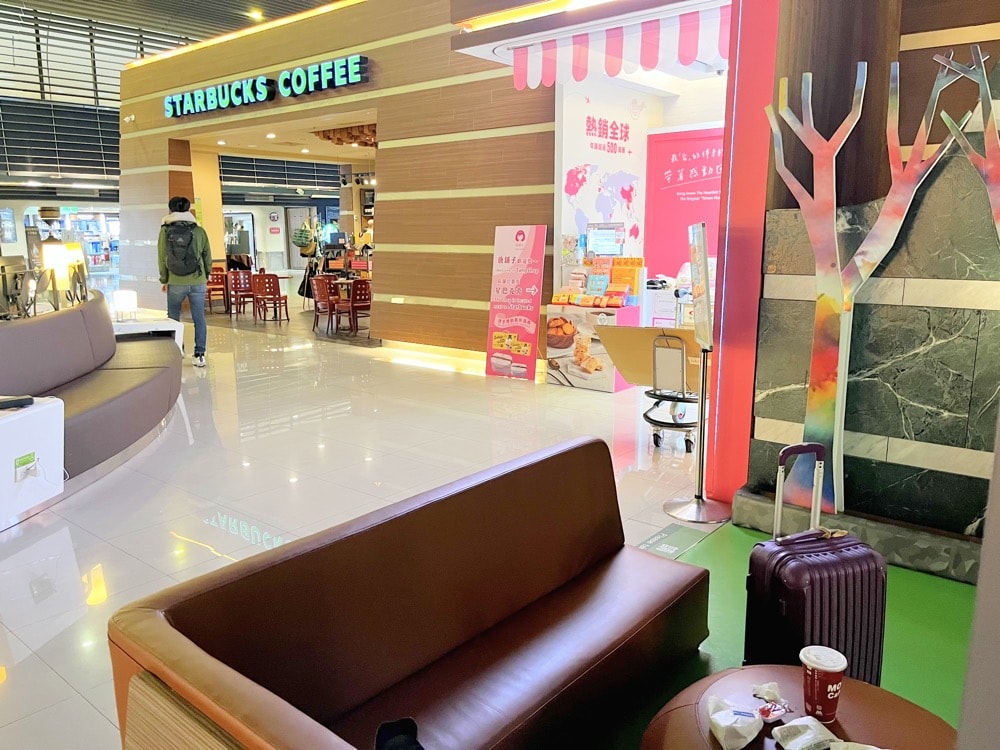 桃園機場第一航廈免費按摩椅｜入境搭飛機前免費按摩10分鐘！