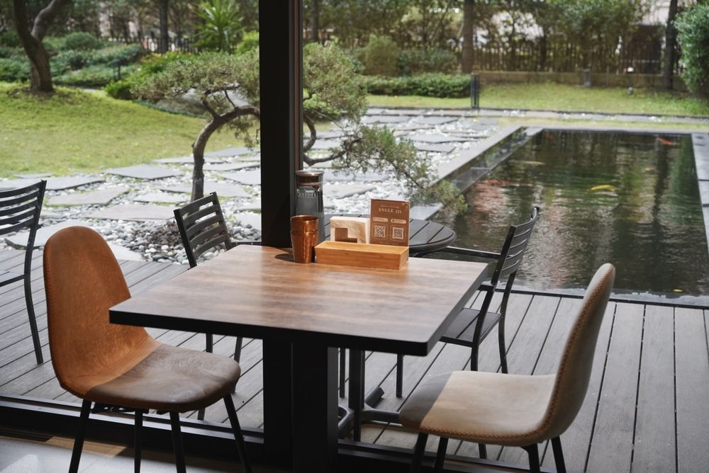 【青埔美食推薦】Angel 371西餐廳，美味板腱骰子牛、櫻桃鴨胸，氣氛與服務絕佳的聚會餐廳！