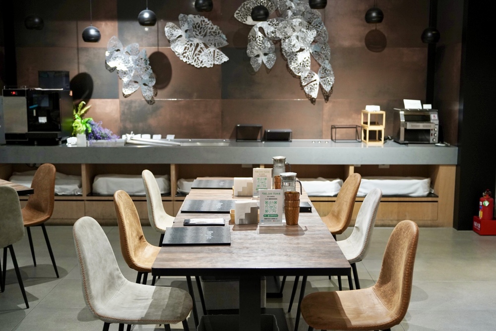 【青埔美食推薦】Angel 371西餐廳，美味板腱骰子牛、櫻桃鴨胸，氣氛與服務絕佳的聚會餐廳！