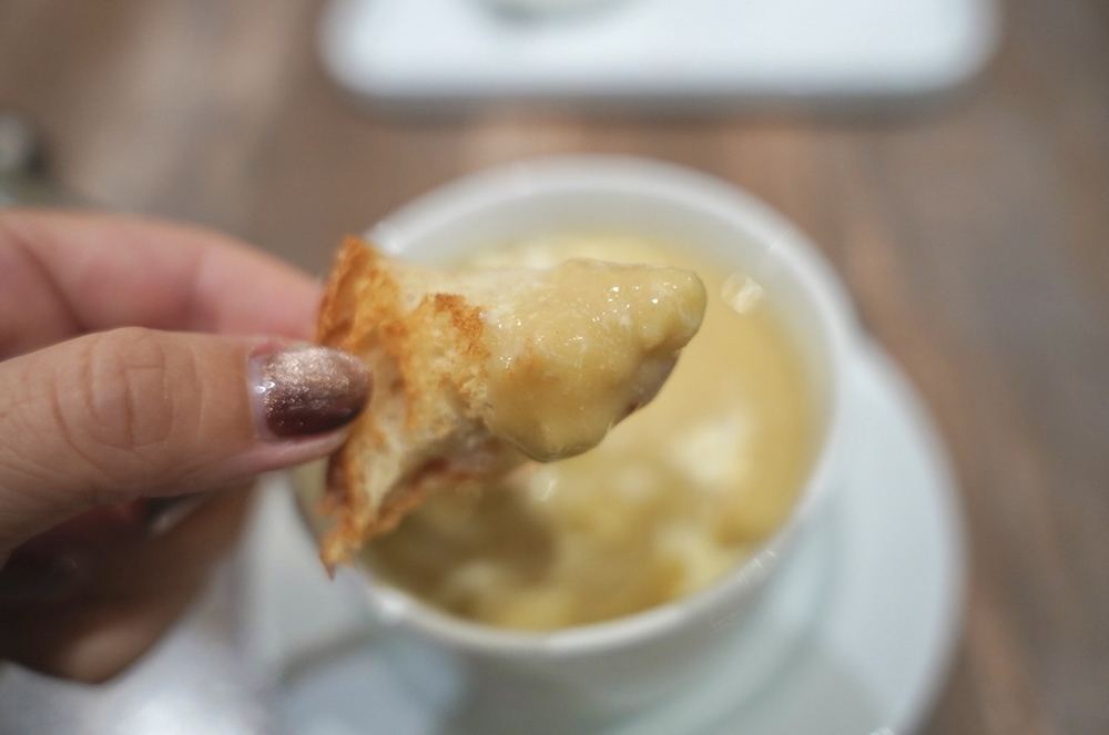 【青埔美食推薦】Angel 371西餐廳，美味板腱骰子牛、櫻桃鴨胸，氣氛與服務絕佳的聚會餐廳！