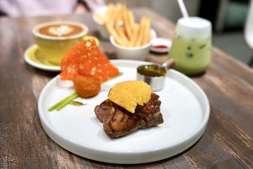 【青埔美食推薦】Angel 371西餐廳，美味板腱骰子牛、櫻桃鴨胸，氣氛與服務絕佳的聚會餐廳！