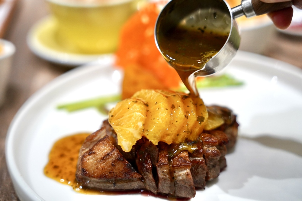 【青埔美食推薦】Angel 371西餐廳，美味板腱骰子牛、櫻桃鴨胸，氣氛與服務絕佳的聚會餐廳！