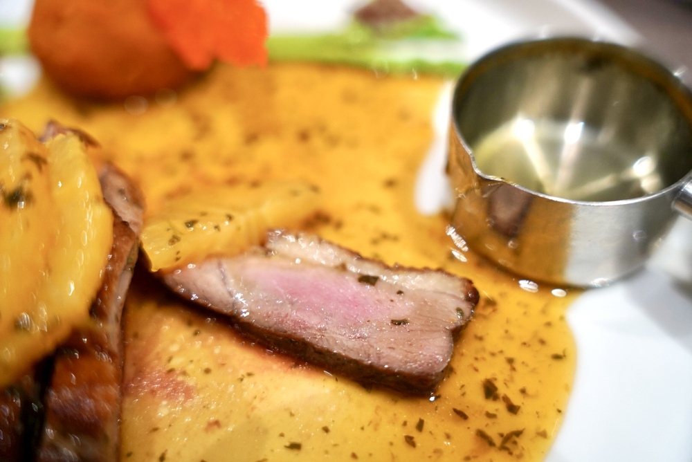 【青埔美食推薦】Angel 371西餐廳，美味板腱骰子牛、櫻桃鴨胸，氣氛與服務絕佳的聚會餐廳！