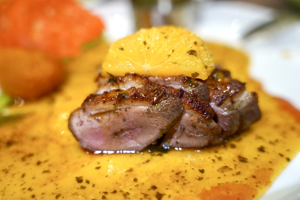 【青埔美食推薦】Angel 371西餐廳，美味板腱骰子牛、櫻桃鴨胸，氣氛與服務絕佳的聚會餐廳！