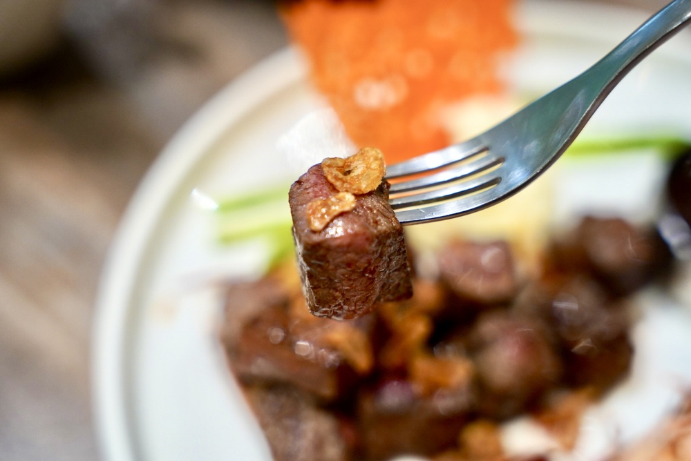 【青埔美食推薦】Angel 371西餐廳，美味板腱骰子牛、櫻桃鴨胸，氣氛與服務絕佳的聚會餐廳！